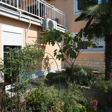 דירה With A Garden View *