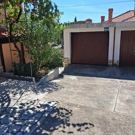 Apartmán With A Garden View *